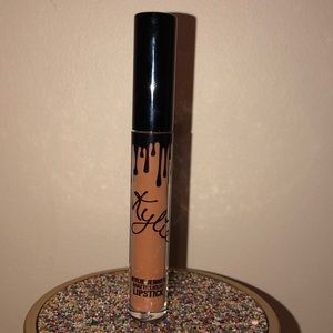 Kylie Cosmetics Makeup - Kylie Jenner matte liquid lipstick - brown sugar Kylie Cosmetics Makeup - Kylie Jenner matte liquid lipstick - brown sugar